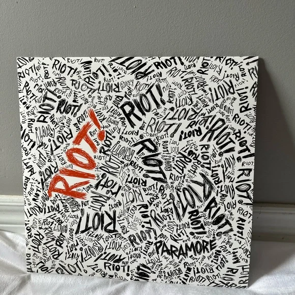 Paramore Riot Orange Vinyl - Picture 2 of 4